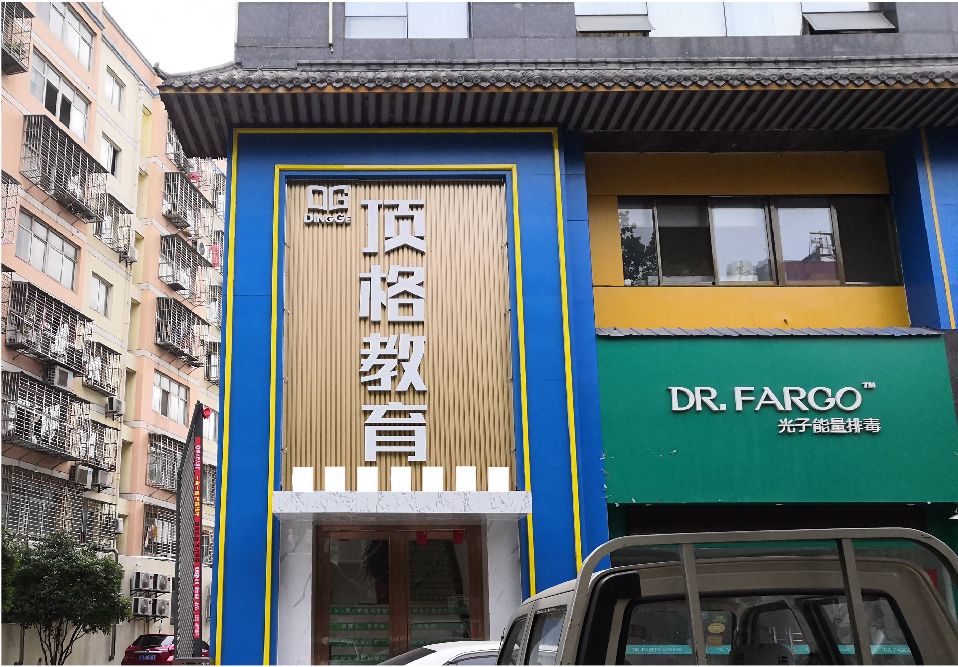 山阳门头设计要符合门店特色。